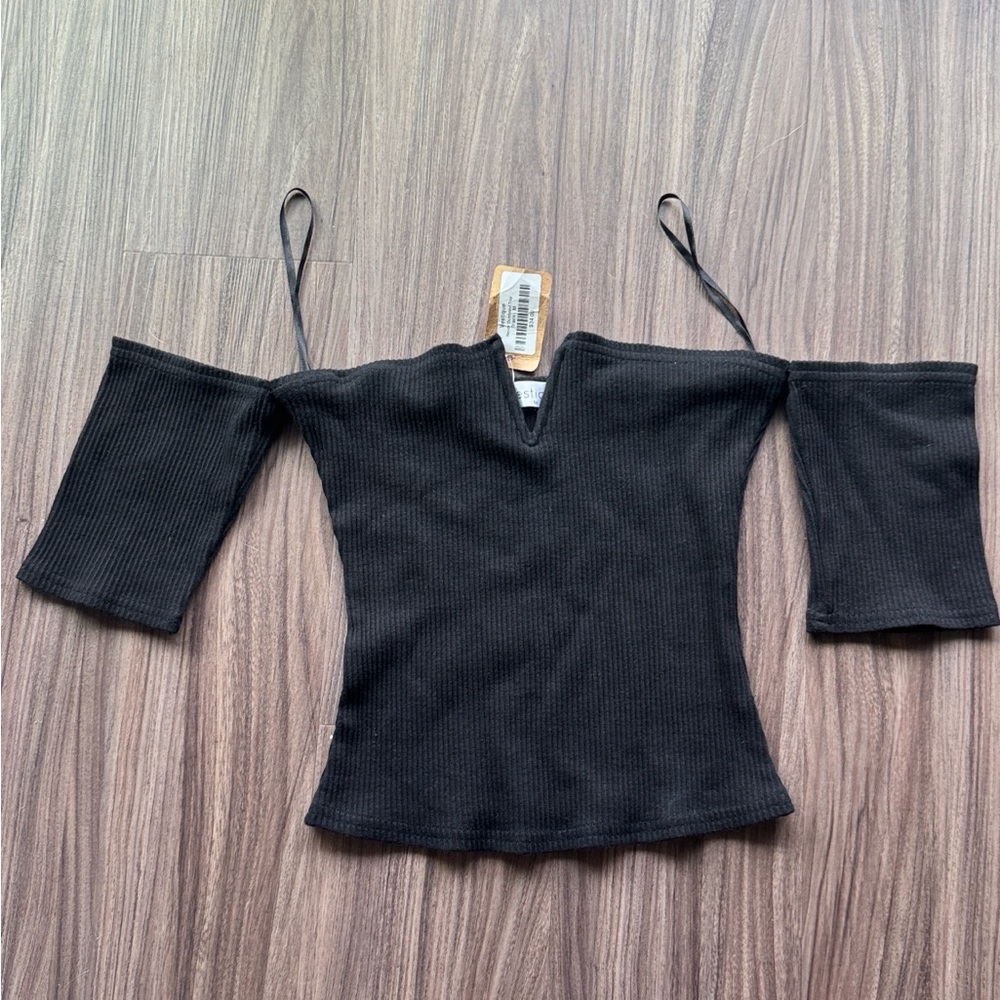 vestique Black Ribbed Notch-Neck Top